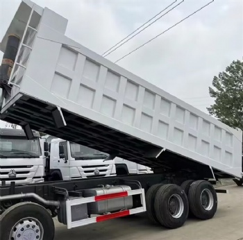 HOWO dump truck 8X4