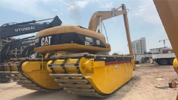 CAT 320C Amphibious Excavator