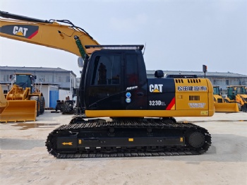 CAT 323D2L Excavator