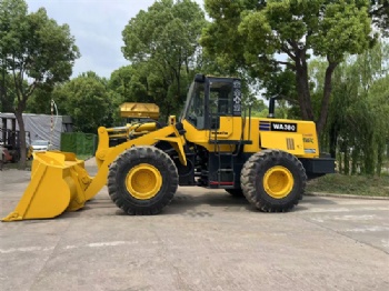 Komatsu WA380 wheel loader